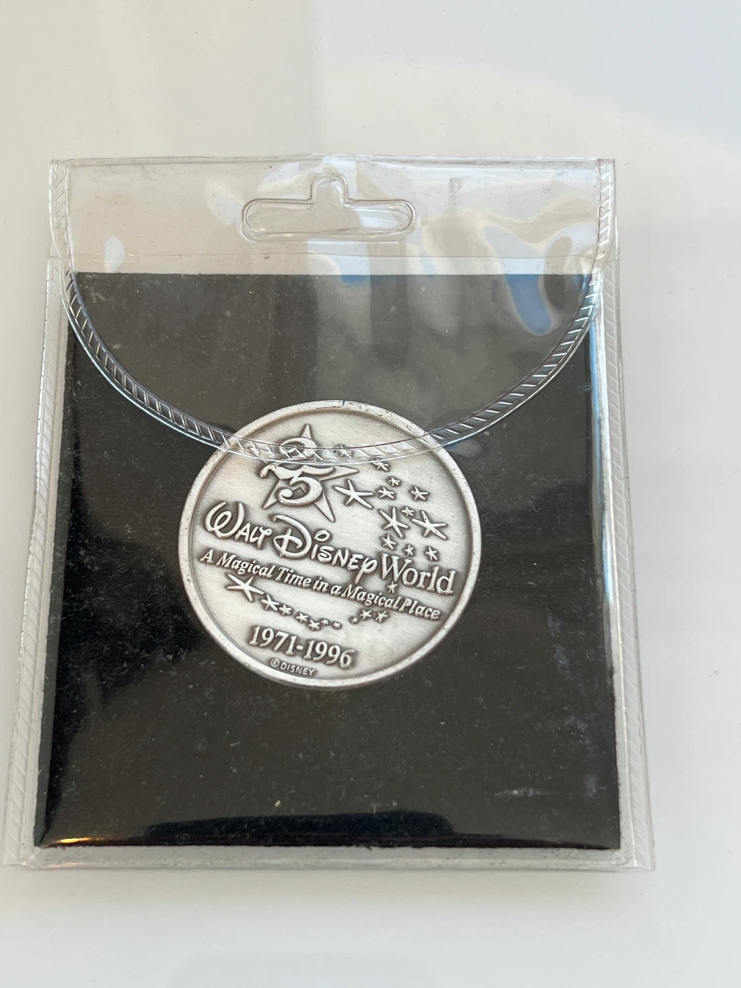 VINTAGE 1971-1996 Disney World 25th Anniversary Medallion Coin - photo 2