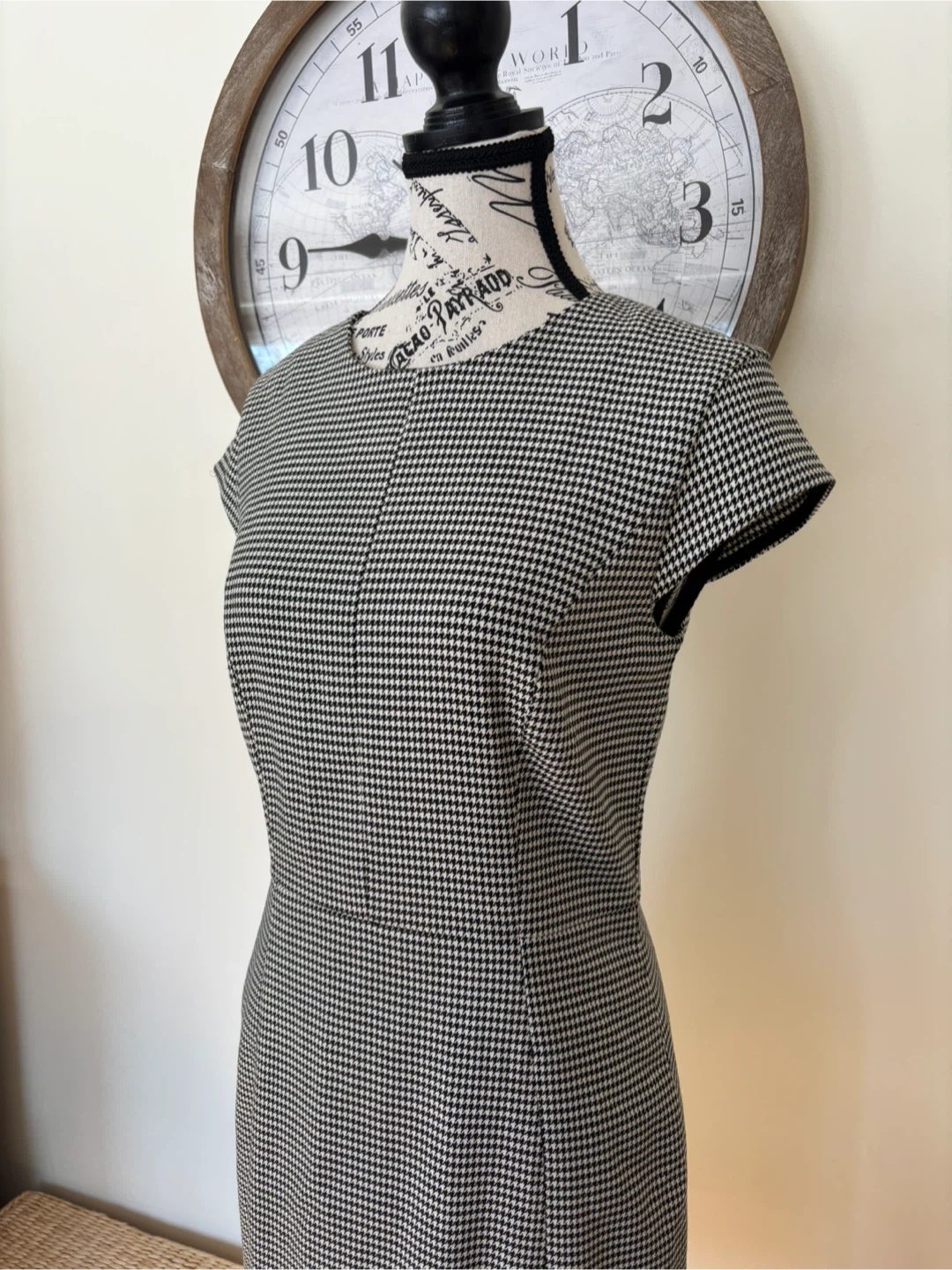 Women's Houndstooth Sheath Dress - photo 3