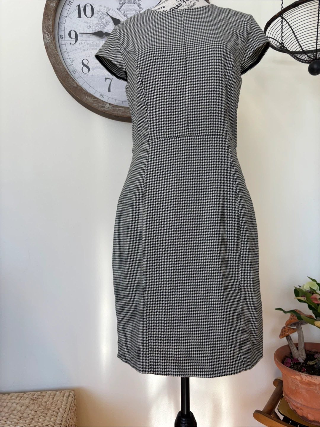 Women's Houndstooth Sheath Dress - photo 2