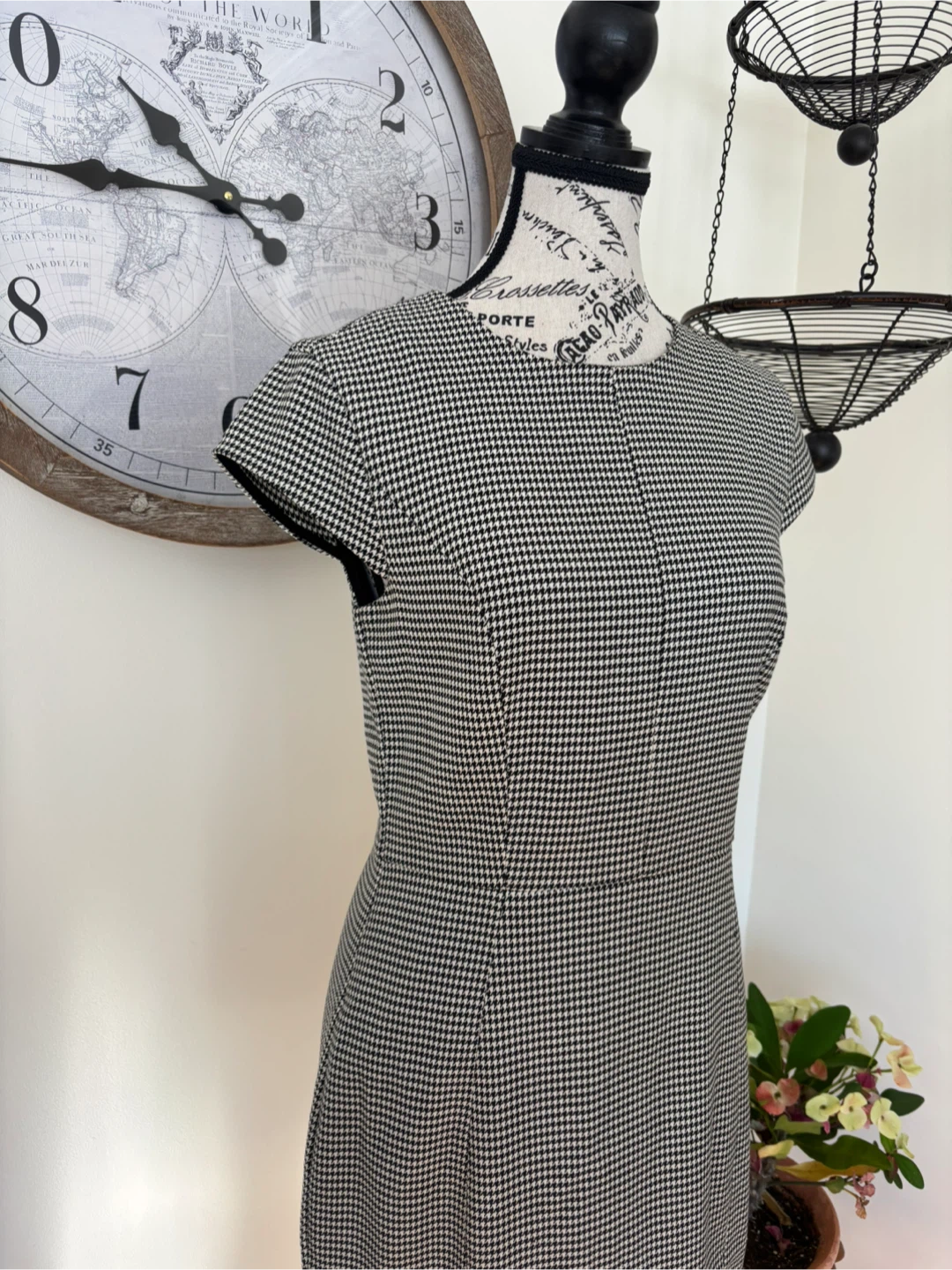 Women's Houndstooth Sheath Dress - photo 4