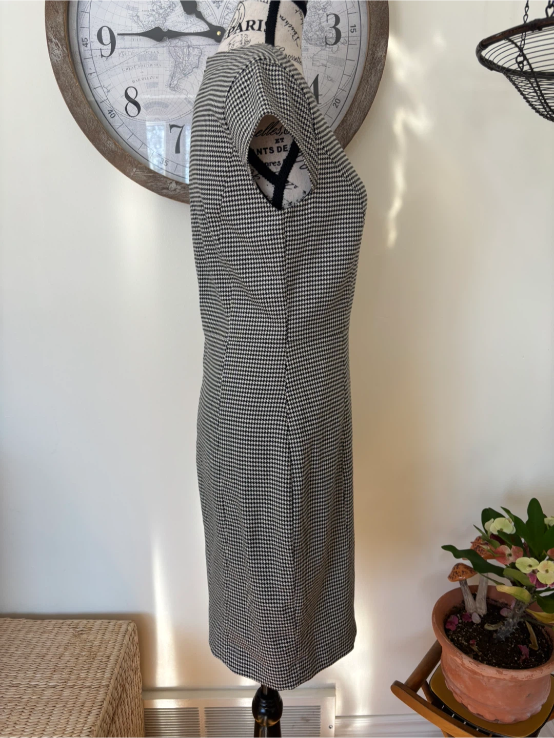 Women's Houndstooth Sheath Dress - photo 5