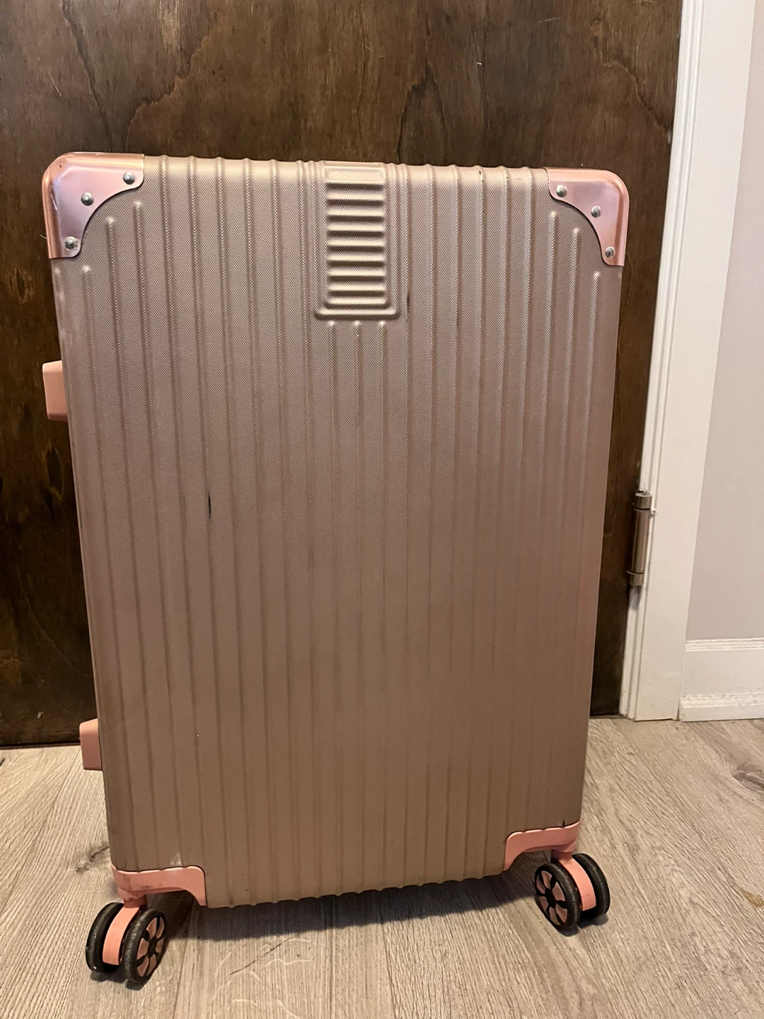 24” Hardside Luggage suitcase