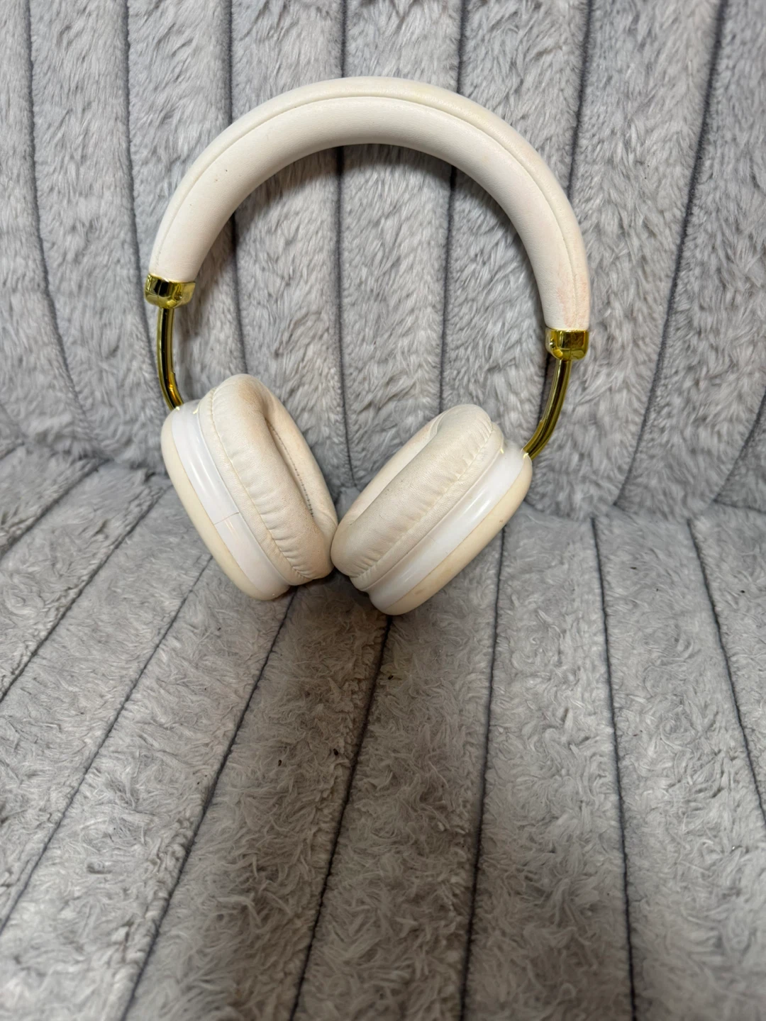 White Wireless Headphones with Gold Accents - photo 3
