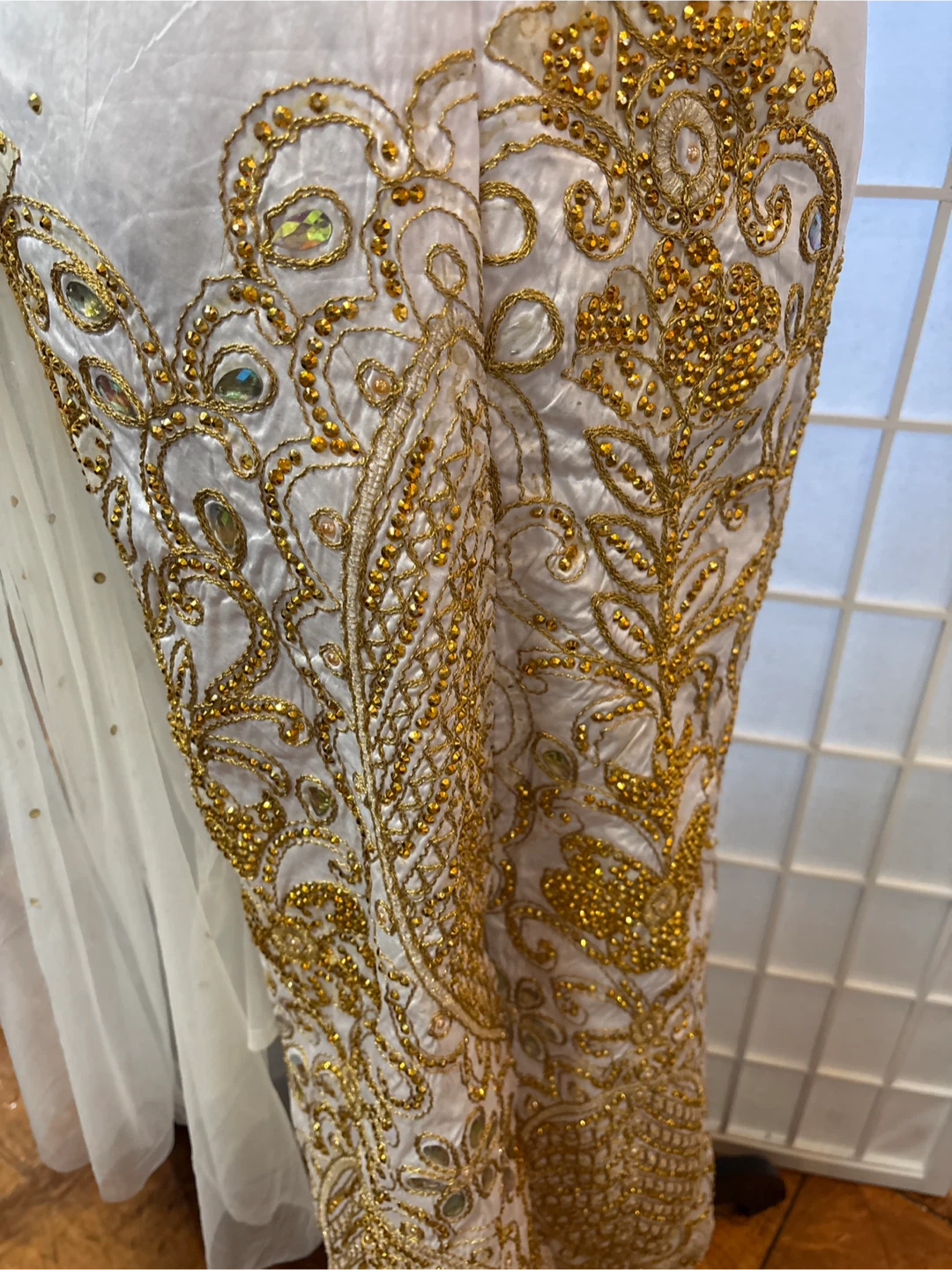 White and Gold Embellished Formal Dress - photo 4