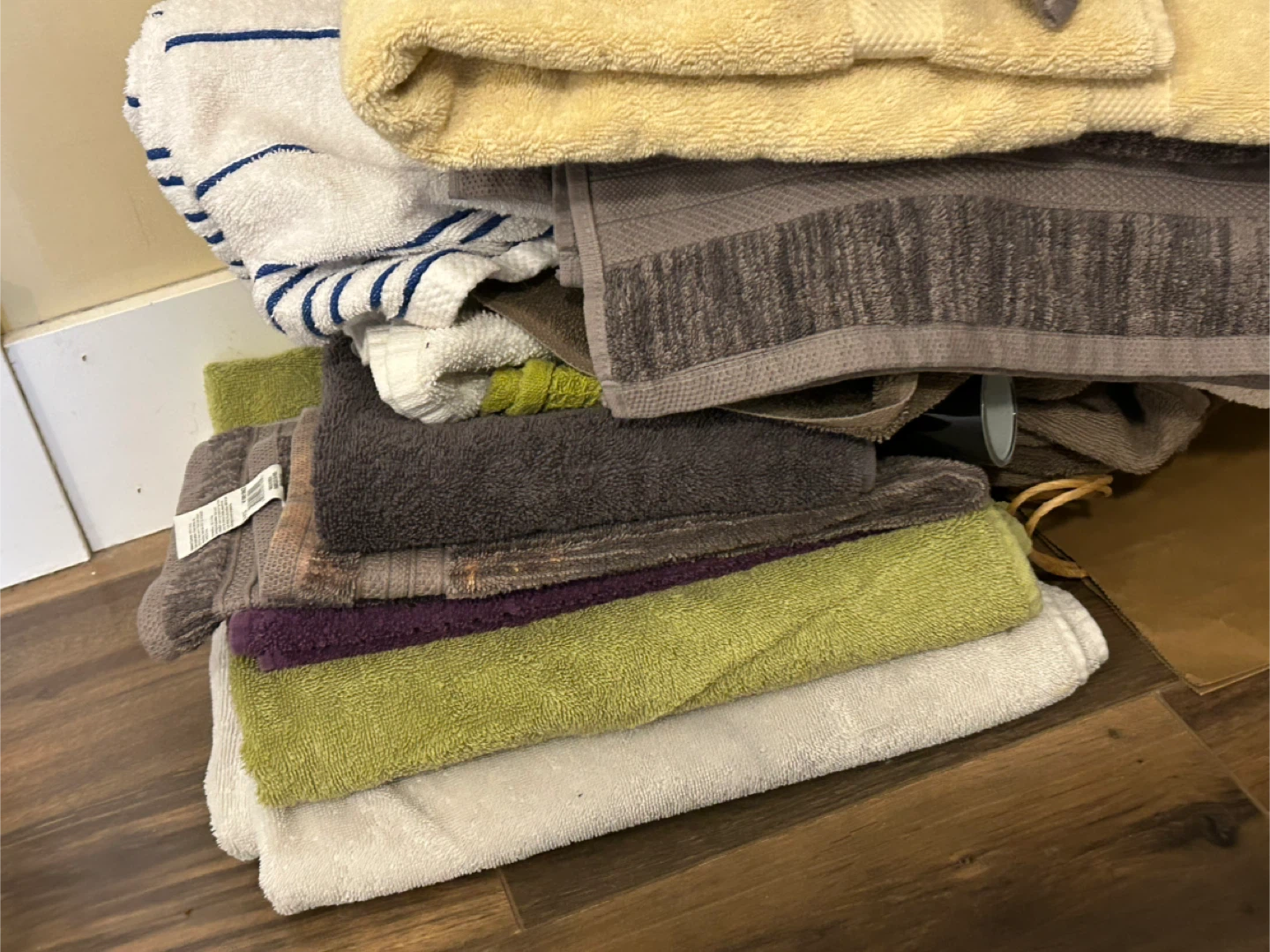 Bundle of assorted towels - photo 3