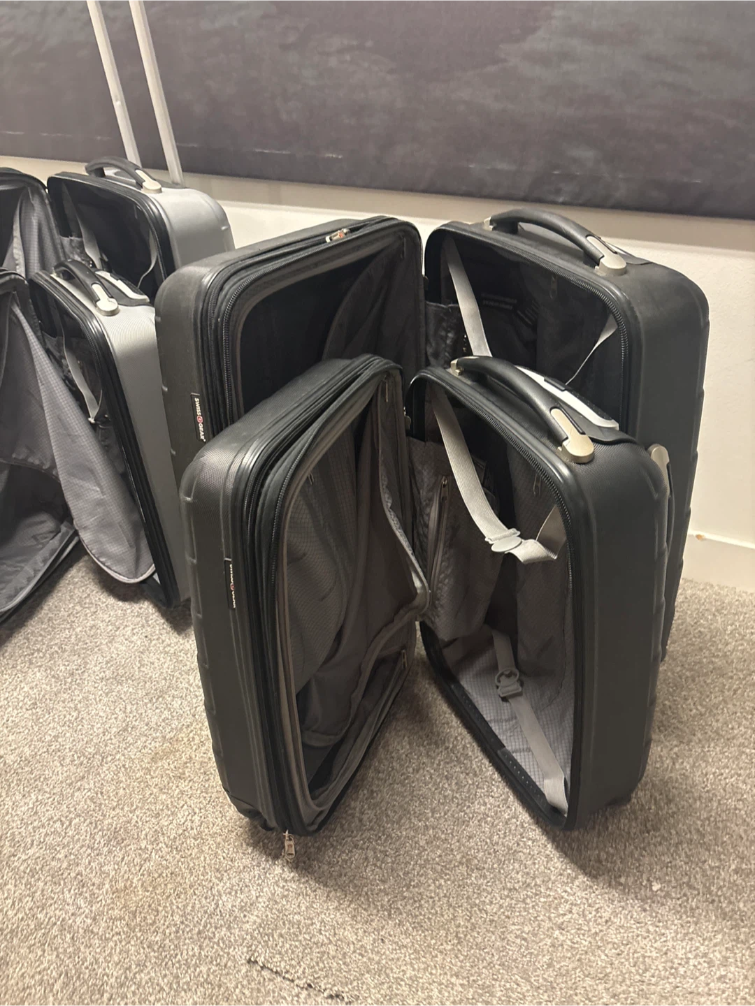 Swiss Gear Luggage Set (4 Piece) - photo 3