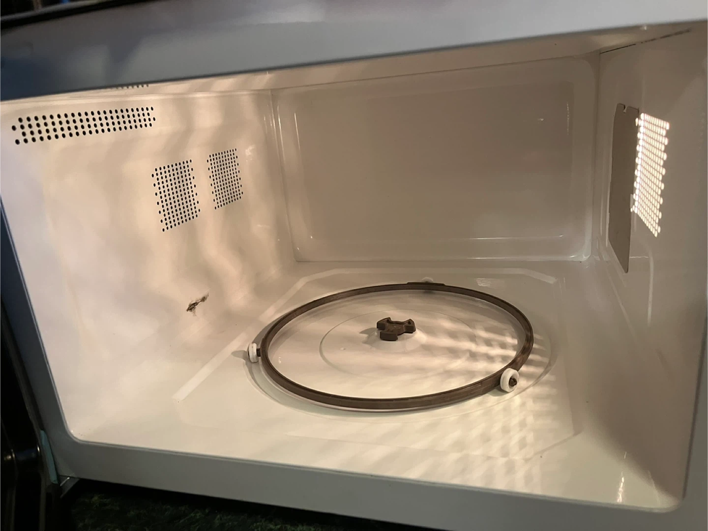 Oster Microwave - photo 3