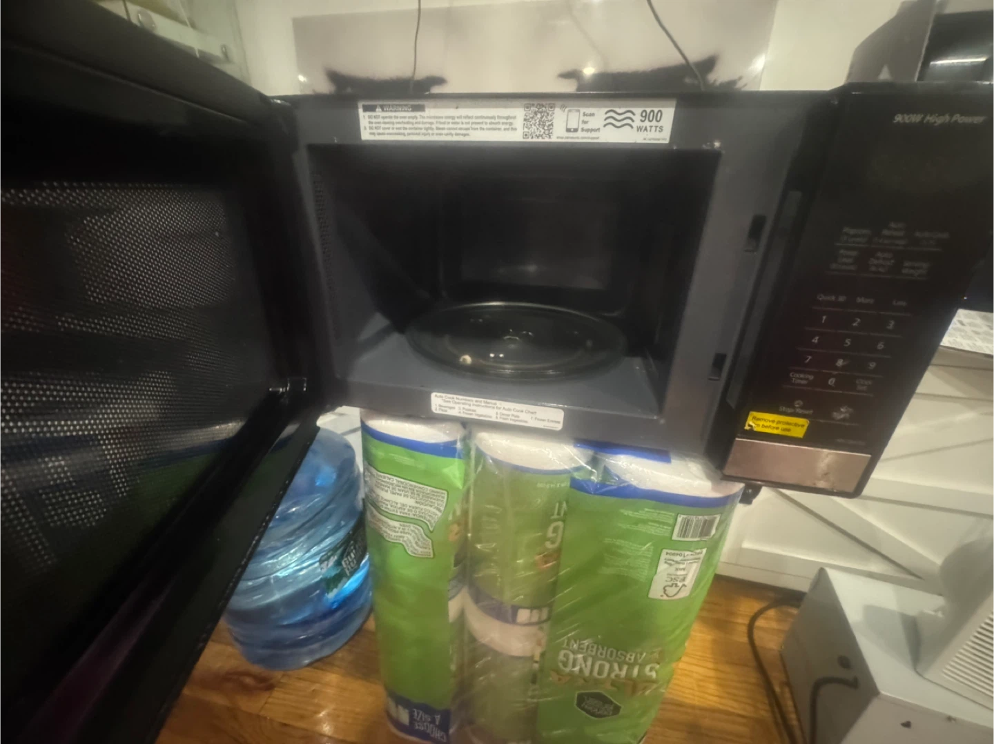 Panasonic 900W Microwave Oven - photo 2