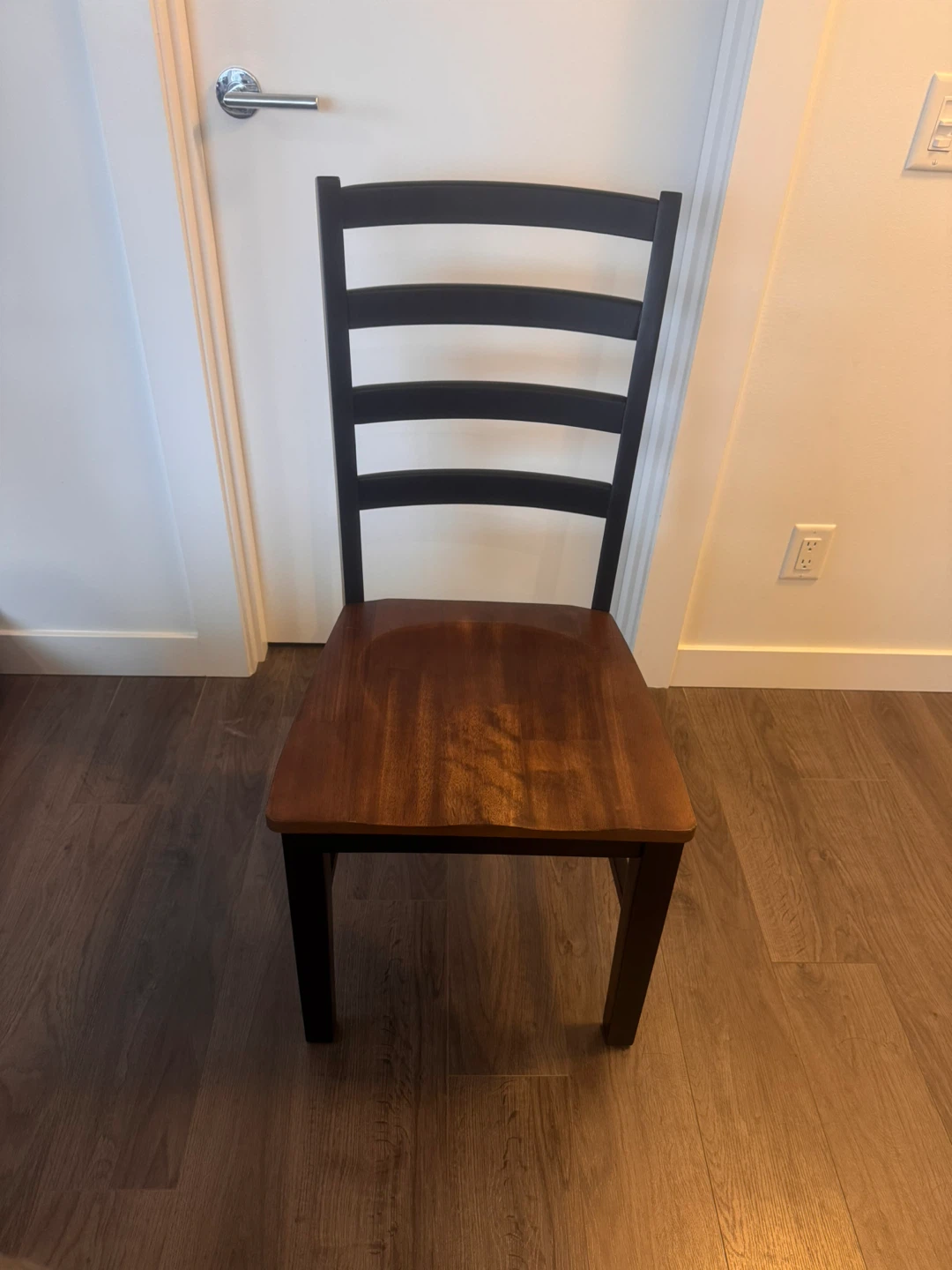 Signature Design by Ashley Dining Table