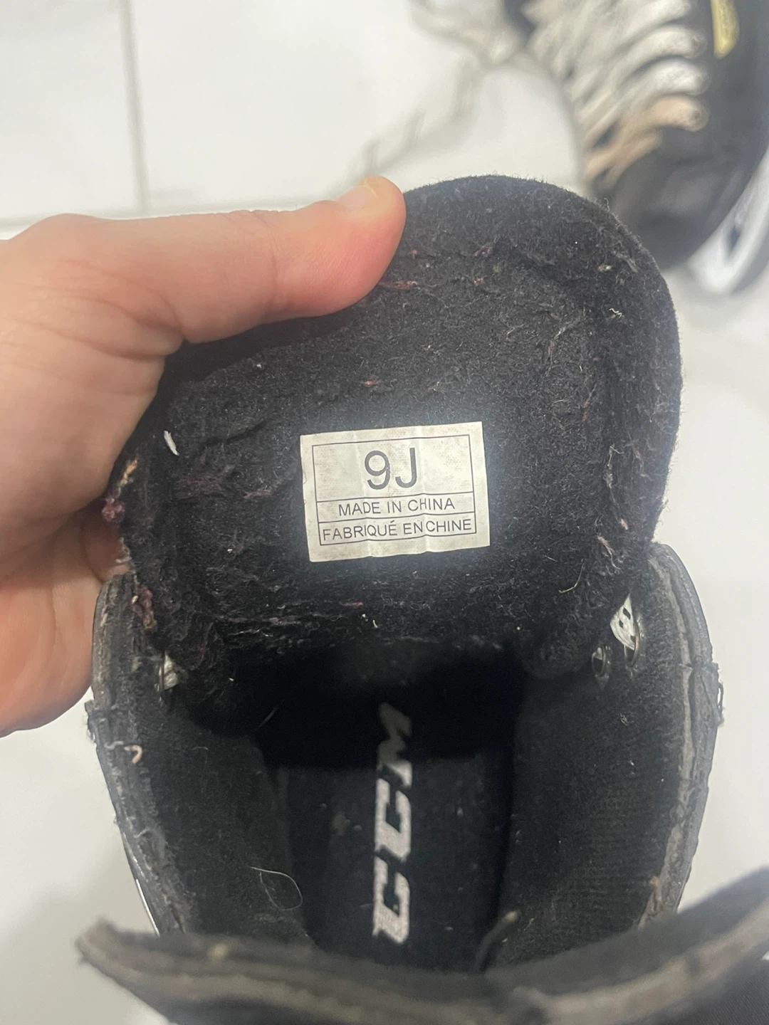 CCM Youth Hockey Skates - Size 9J - photo 3