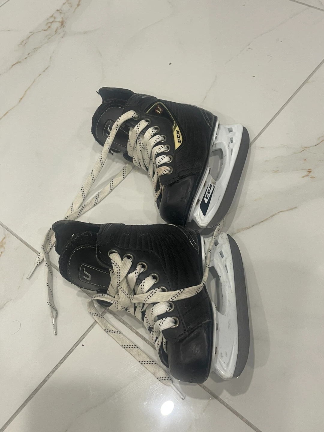 CCM Youth Hockey Skates - Size 9J - photo 2