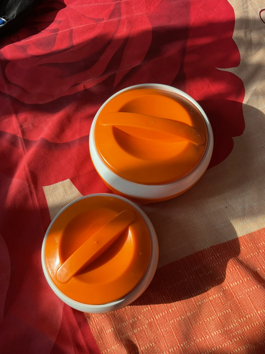 Set of 2 Orange and White Insulated Food Containers - photo 3