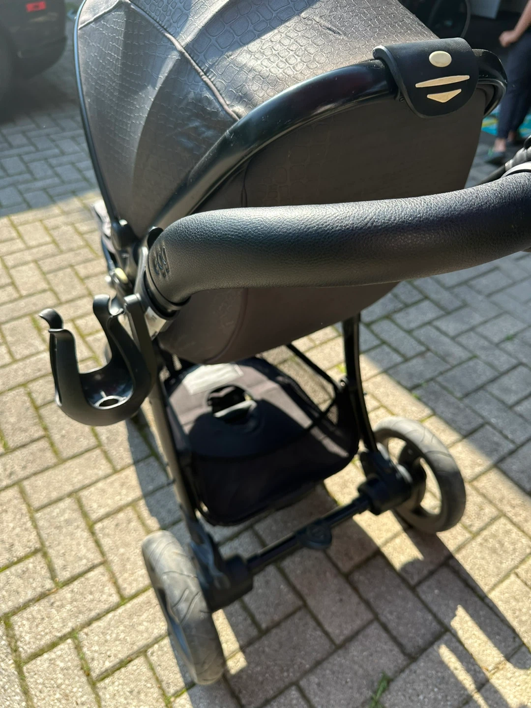Egg stroller with grey liner and black frame - photo 5