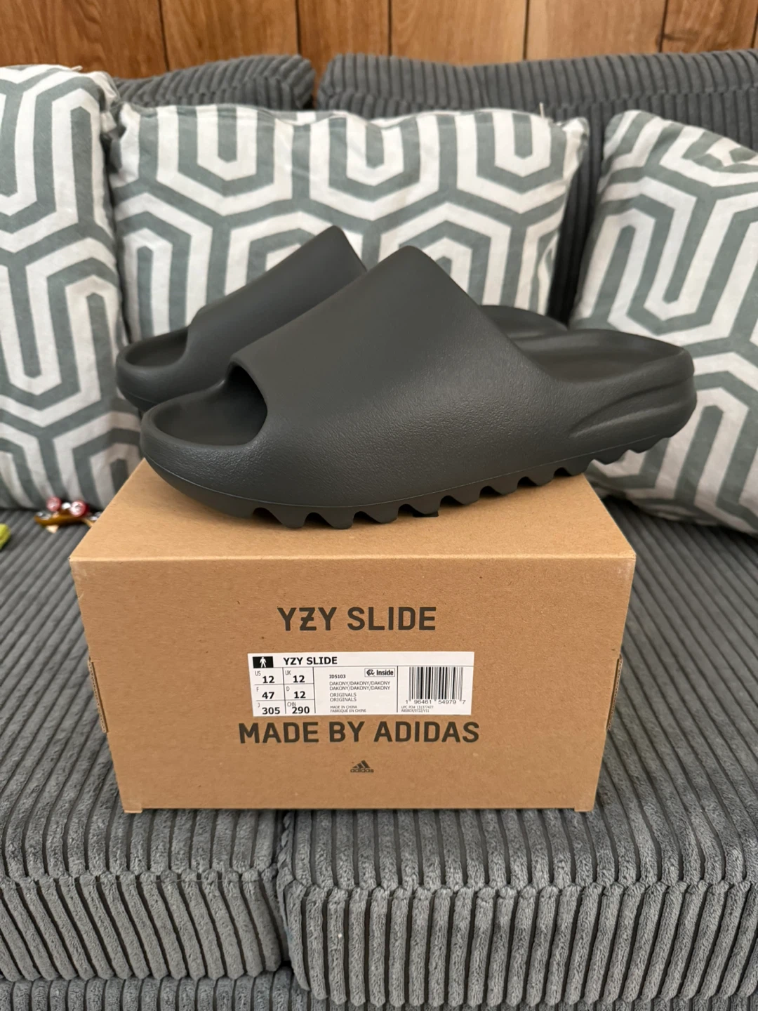 BNWB YEEZY SLIDES DAKONY S12 - photo 2