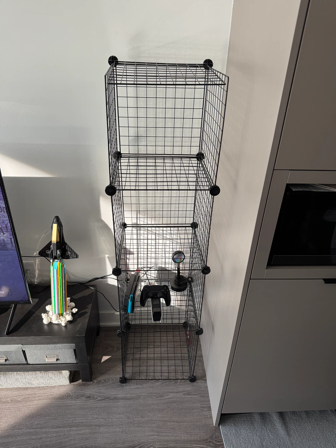 Wire Grid Storage Shelf Unit