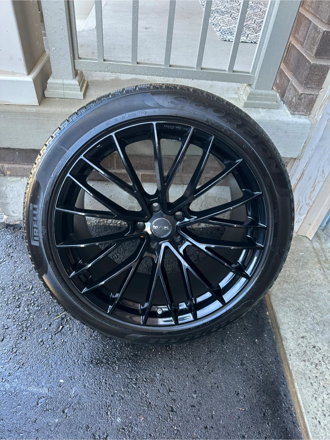 22” ASTON MARTIN DBX
