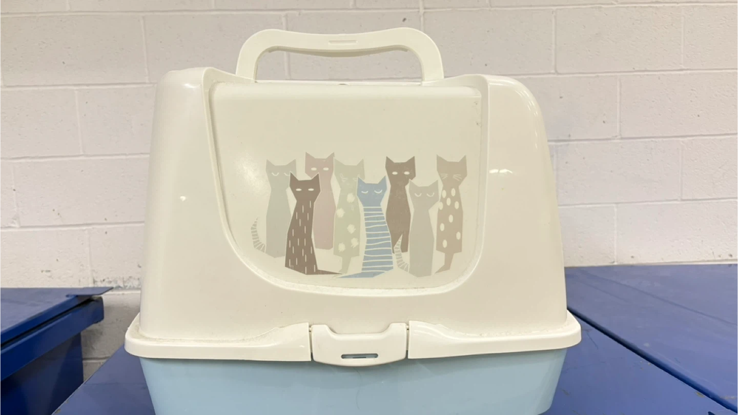Covered Cat Litter Box with Handle - photo 2