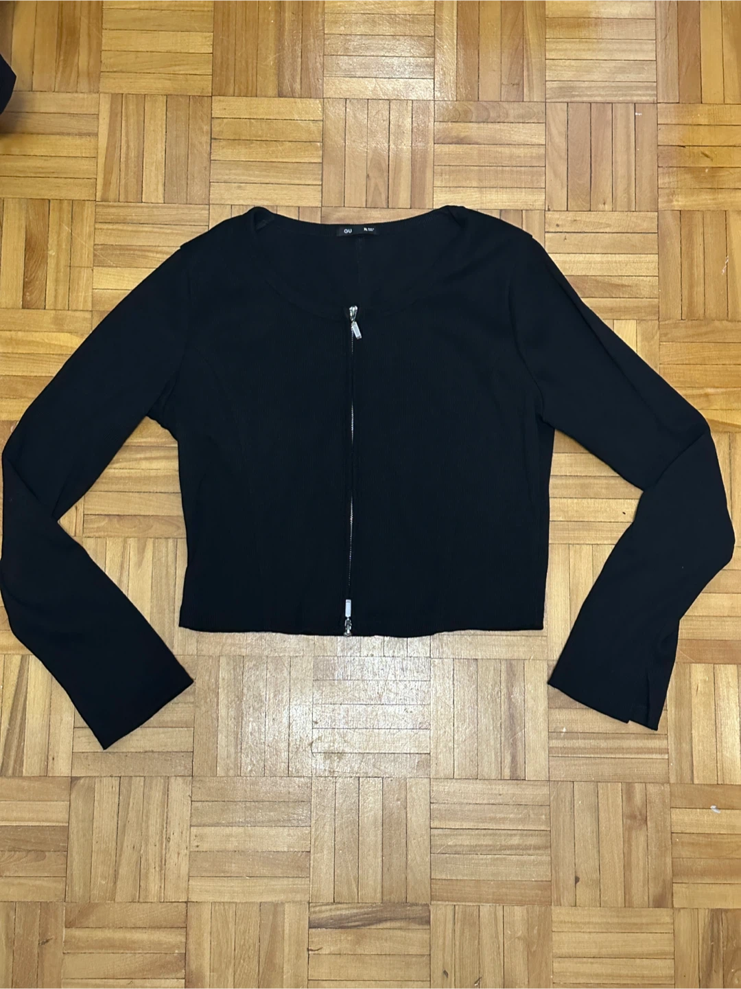 GU Cropped Black long sleeve - photo 2