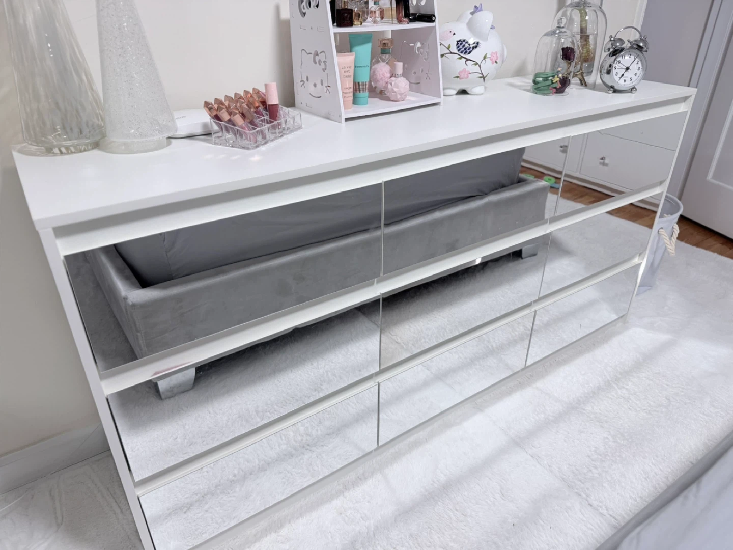 White Dresser with Mirrored Drawer Fronts - photo 4