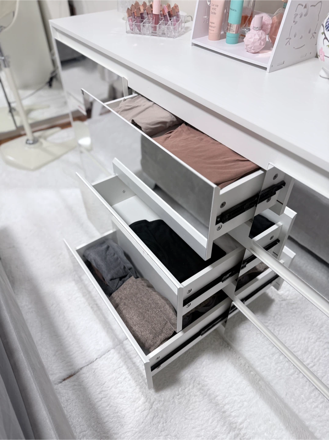 White Dresser with Mirrored Drawer Fronts - photo 3