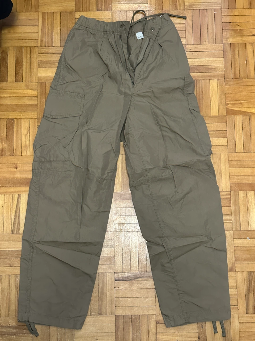 Uniqlo Parachute Cargo Pants - photo 2