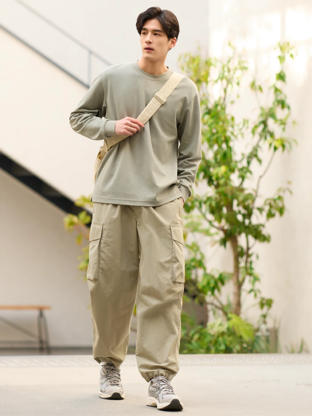 Uniqlo Parachute Cargo Pants (Pale green)