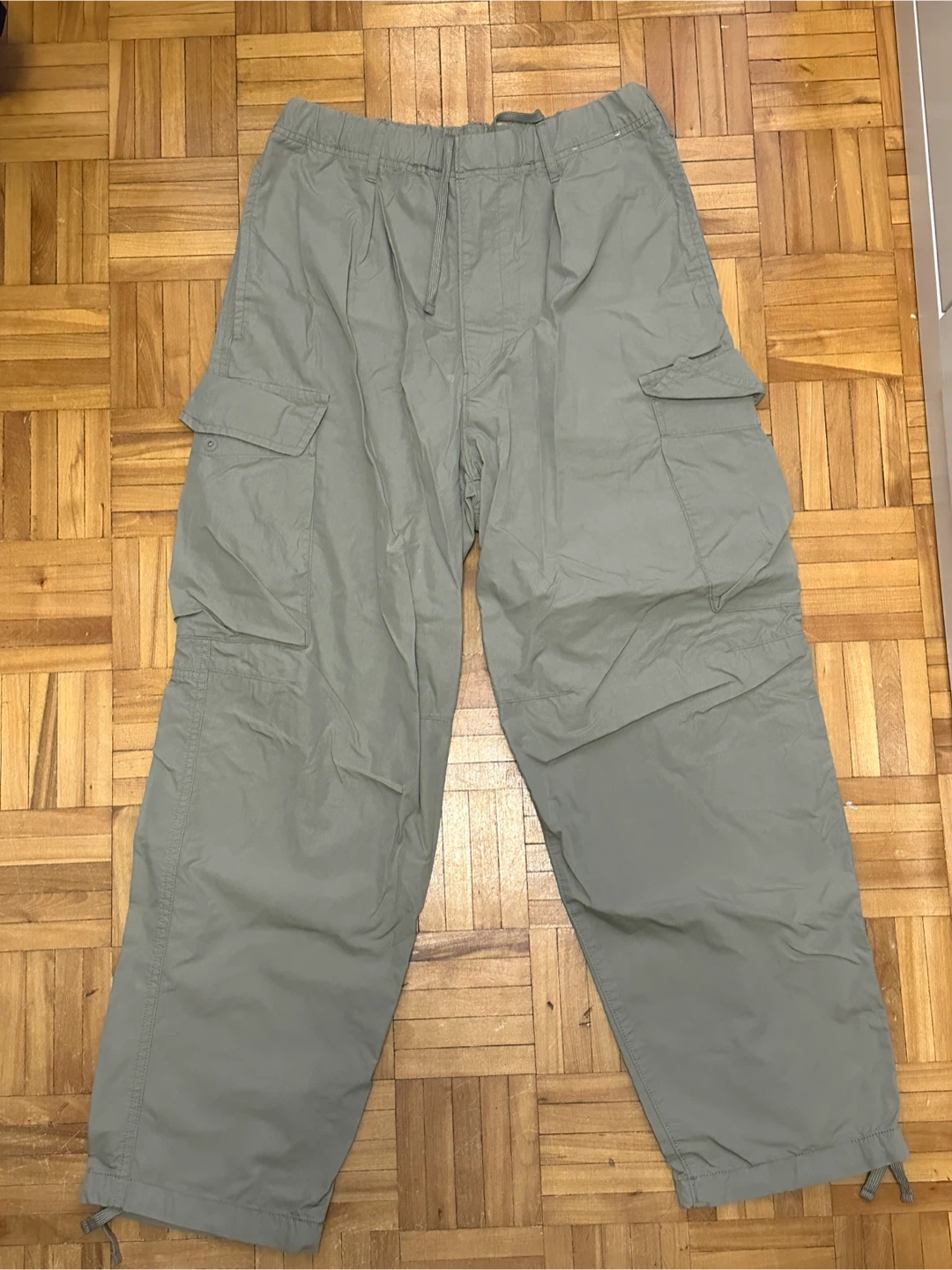 Uniqlo Parachute Cargo Pants (Pale green) - photo 2