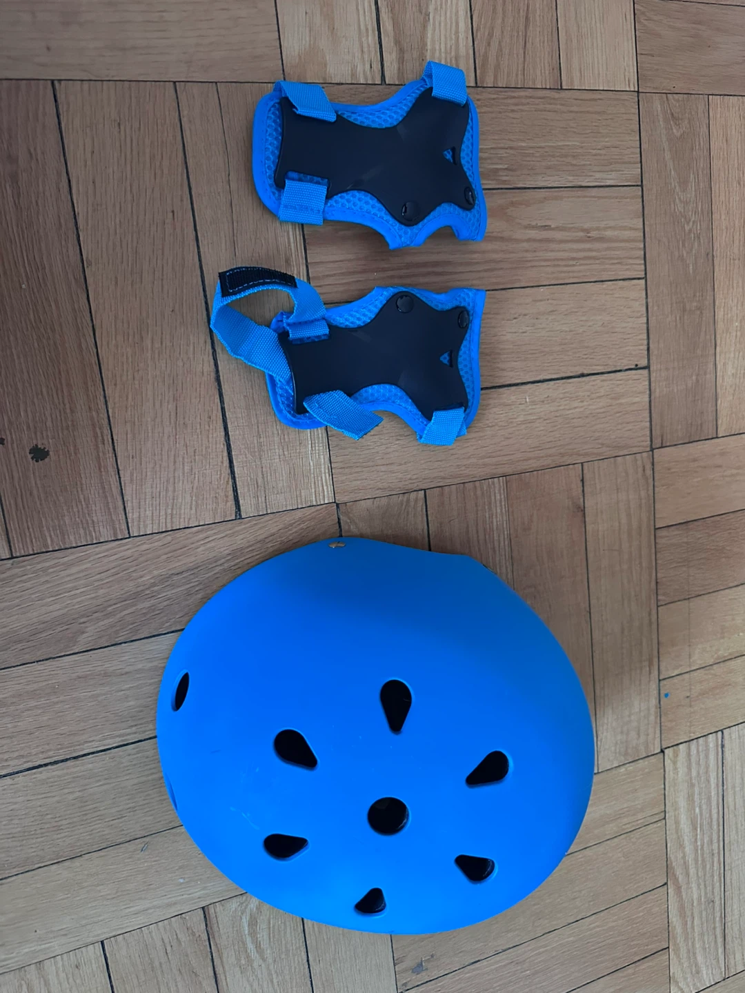 Kids Blue Helmet and Pad Set