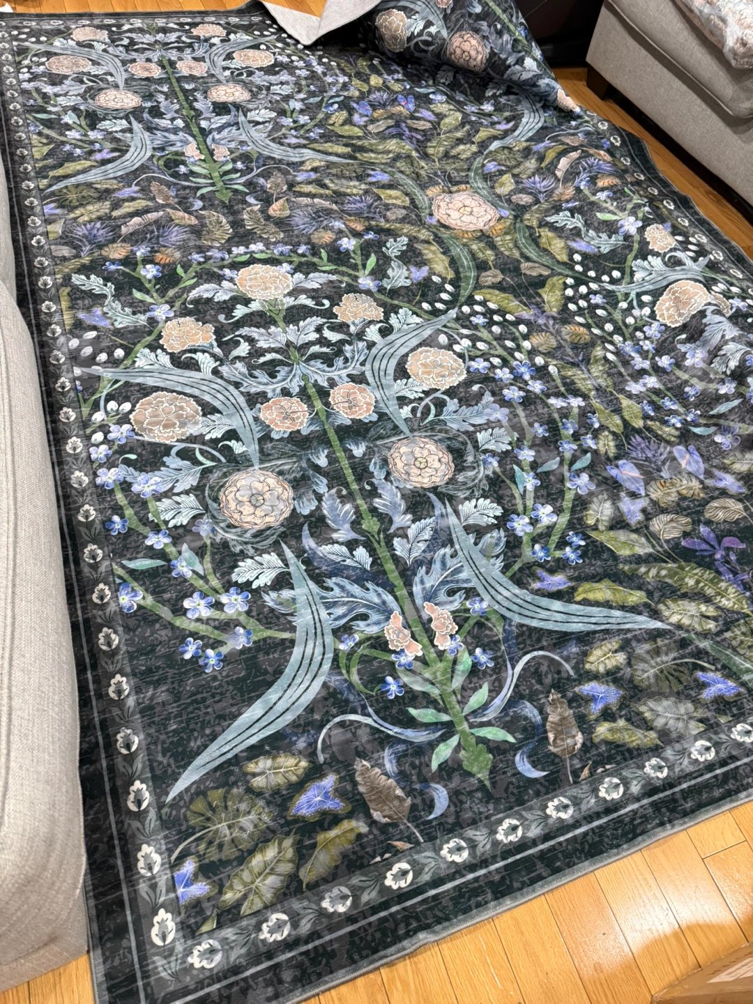 AMTQVO 8x10 Washable Area Rug - Black Boho Floral Vintage Accent