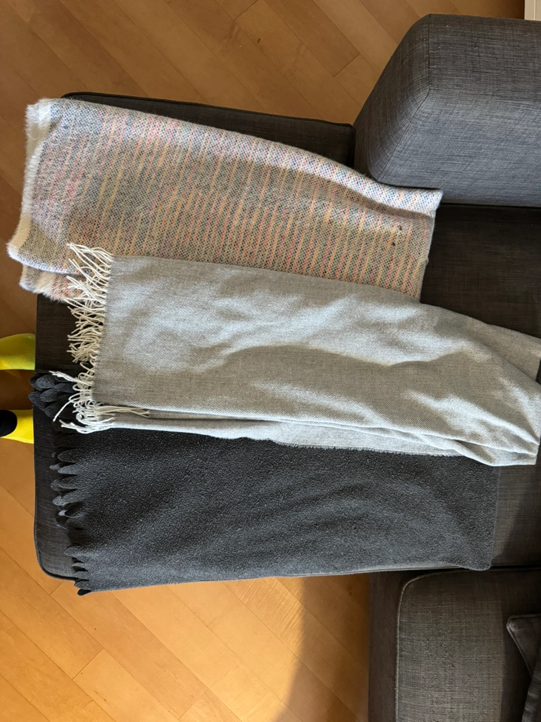 Bundle of 3 Blankets/Throws - photo 3