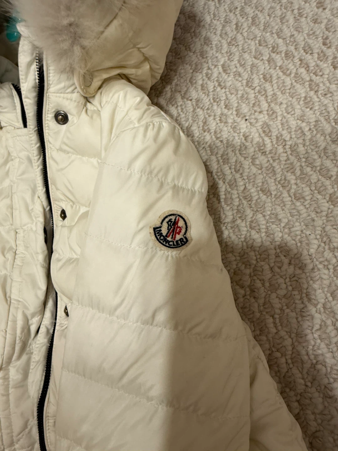 Moncler White Puffer Coat with Fur Hood - photo 3