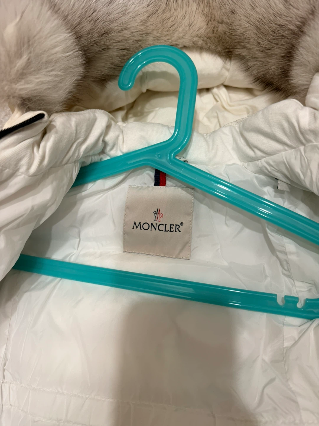 Moncler White Puffer Coat with Fur Hood - photo 5