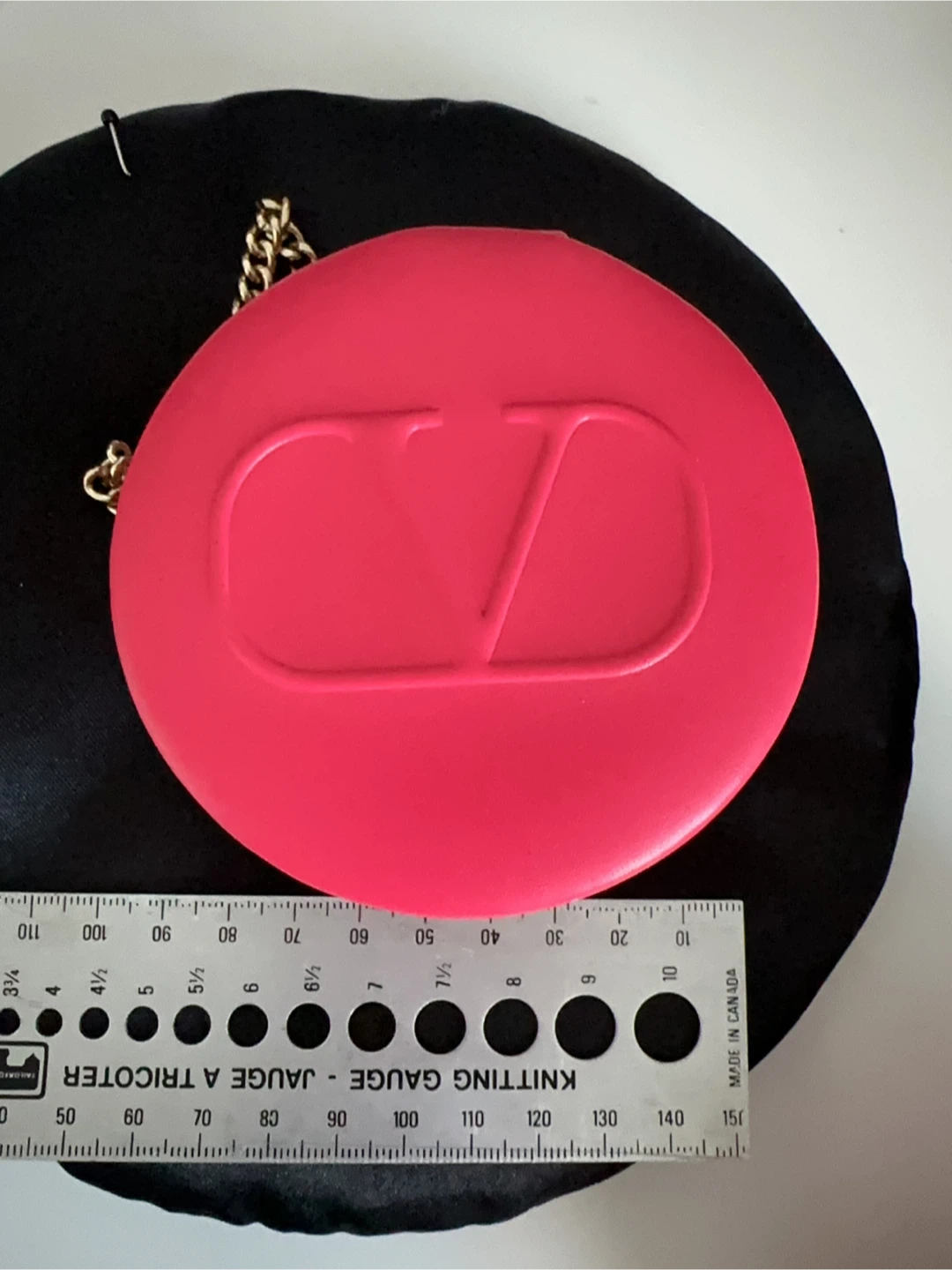 Valentino "V" Logo Pink "Go-Cushion" Round Cosmetic Case - photo 2