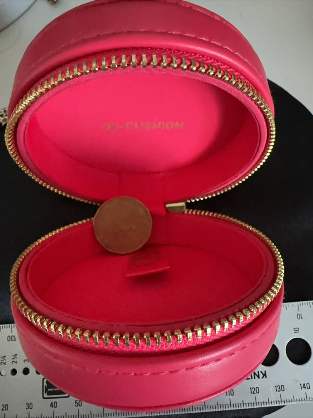 Valentino "V" Logo Pink "Go-Cushion" Round Cosmetic Case - photo 3