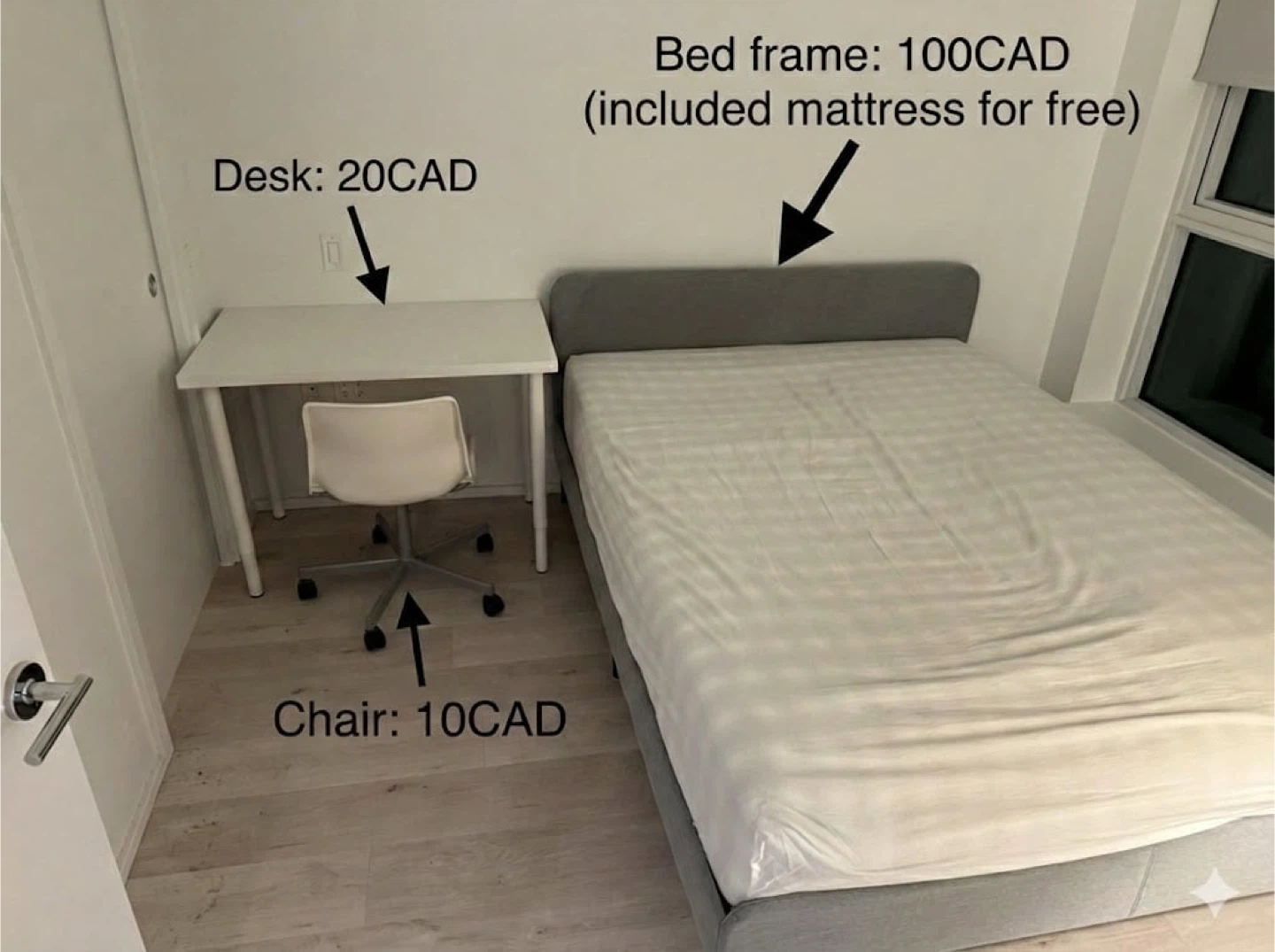 Small desk and chair - photo 3