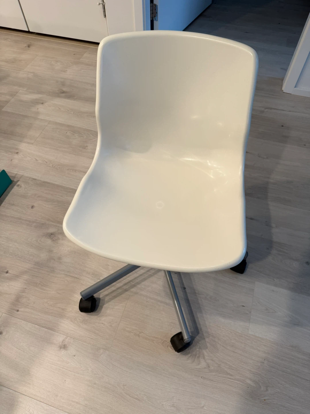 Small desk and chair - photo 2