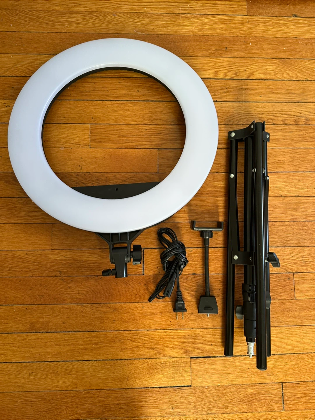 Crenova 18-inch Ring Light with Tripod and Carrying Bag