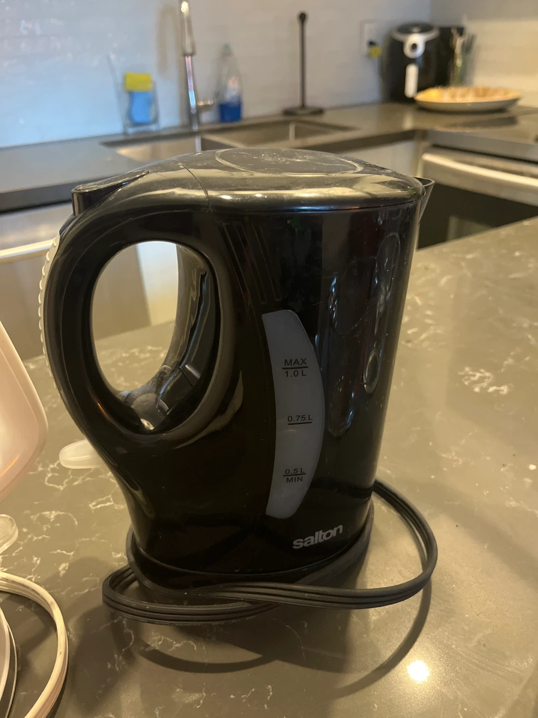 2 Kettles & 2 Glass Measuring Cups - photo 3