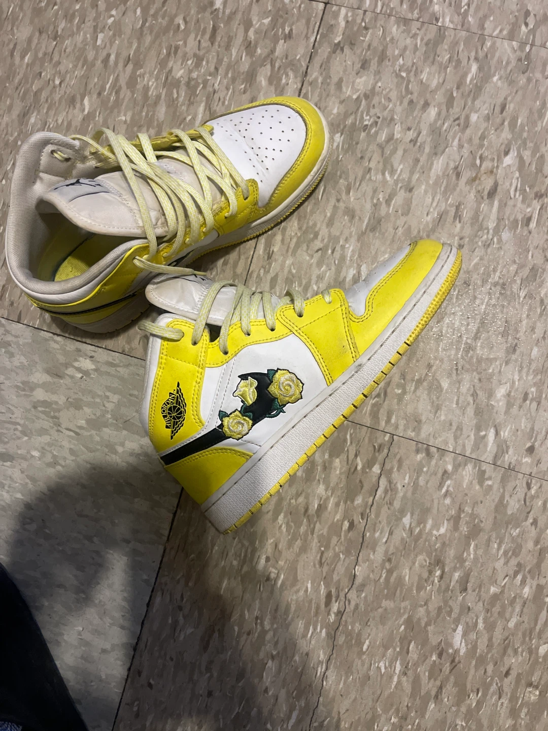 Air Jordan 1 Mid SE Yellow Roses Sneakers - photo 2