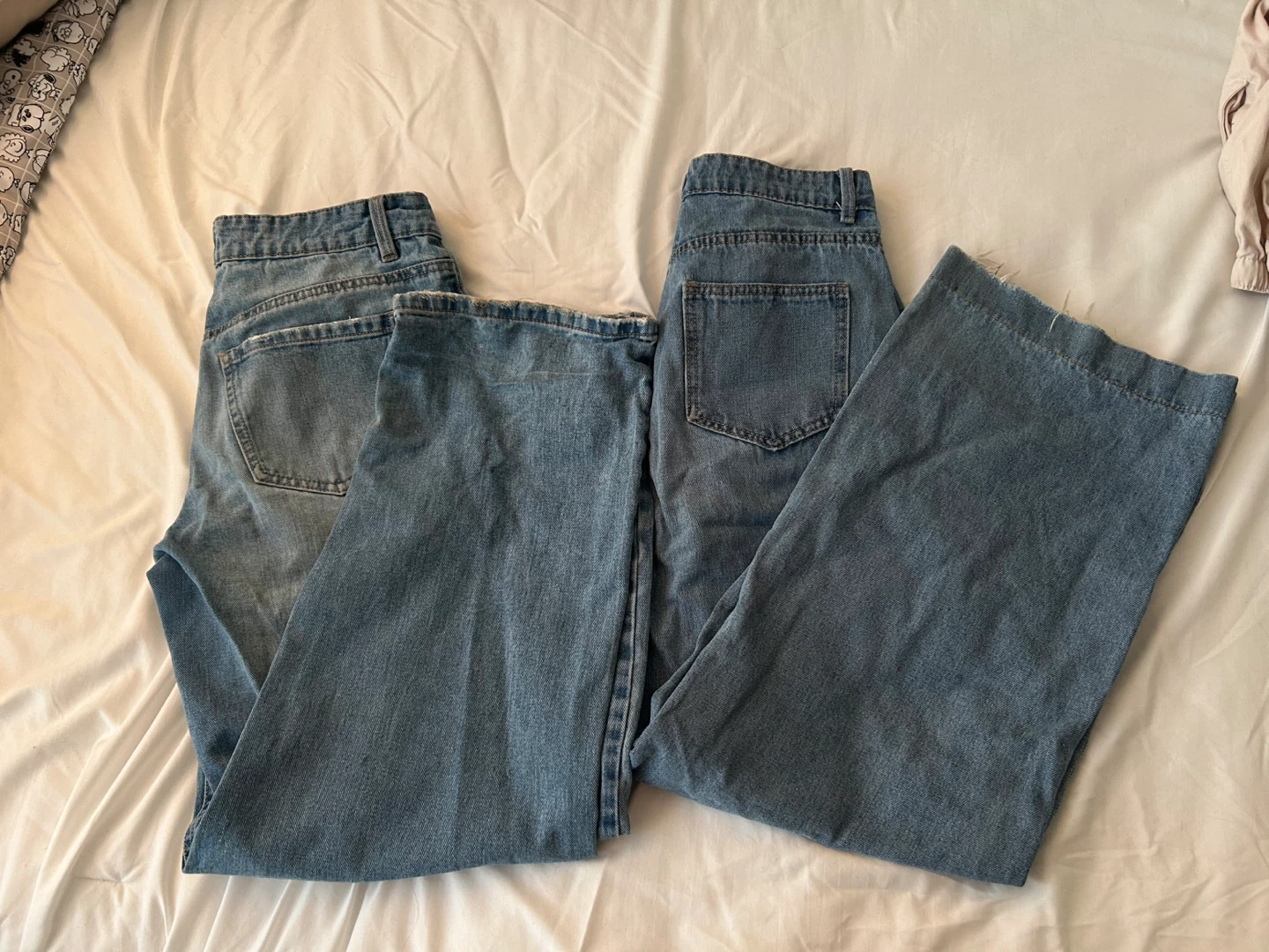 2 Pairs of jeans ( Dazy and refuge )