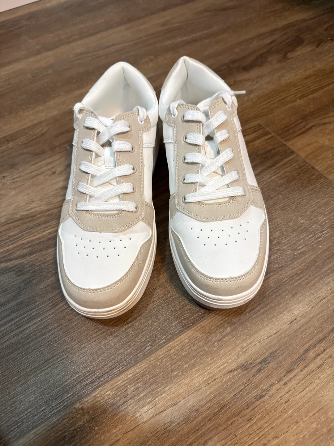 Moving sale- American Eagle White & Beige Sneakers - photo 3