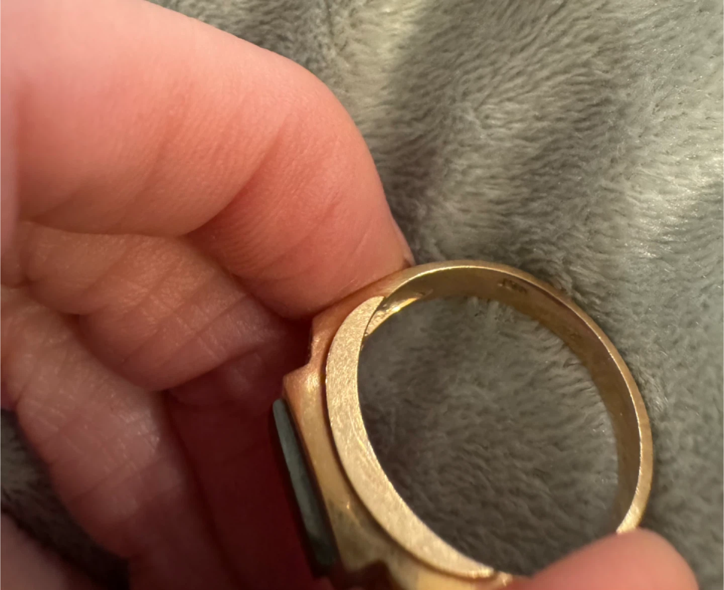 Gentlemen's 14K Gold Ring with Black Star Sapphire - photo 4