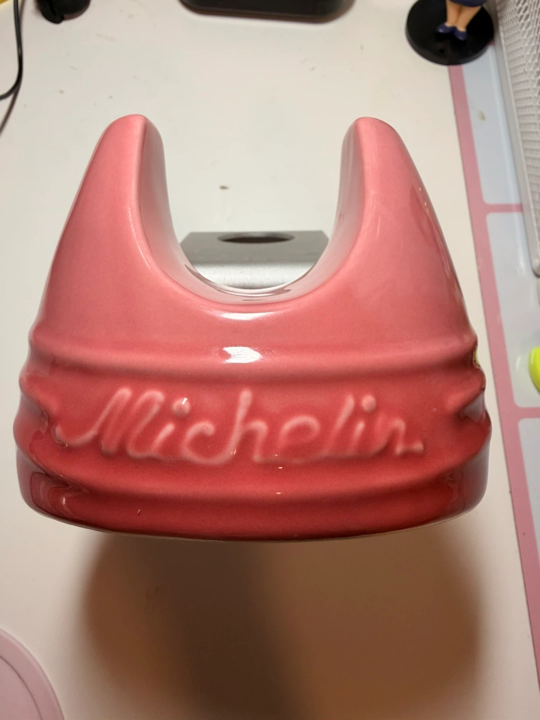 Pink Ceramic Pot Lid Holder Garnet