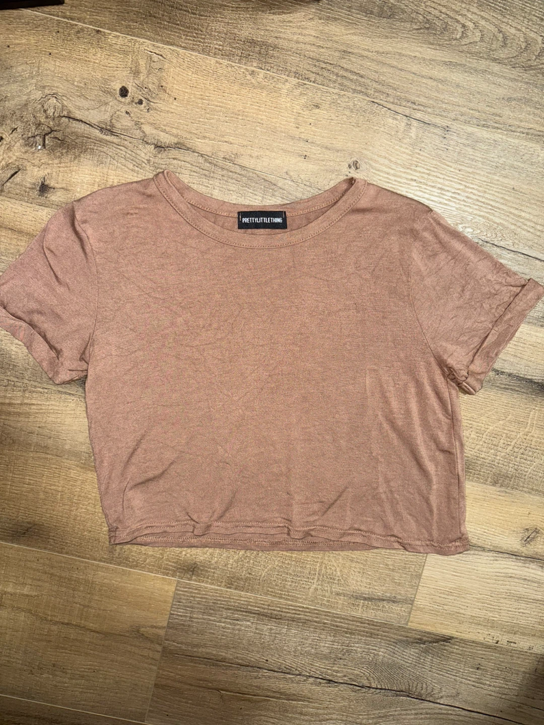 PRETTYLITTLETHING Crop Top