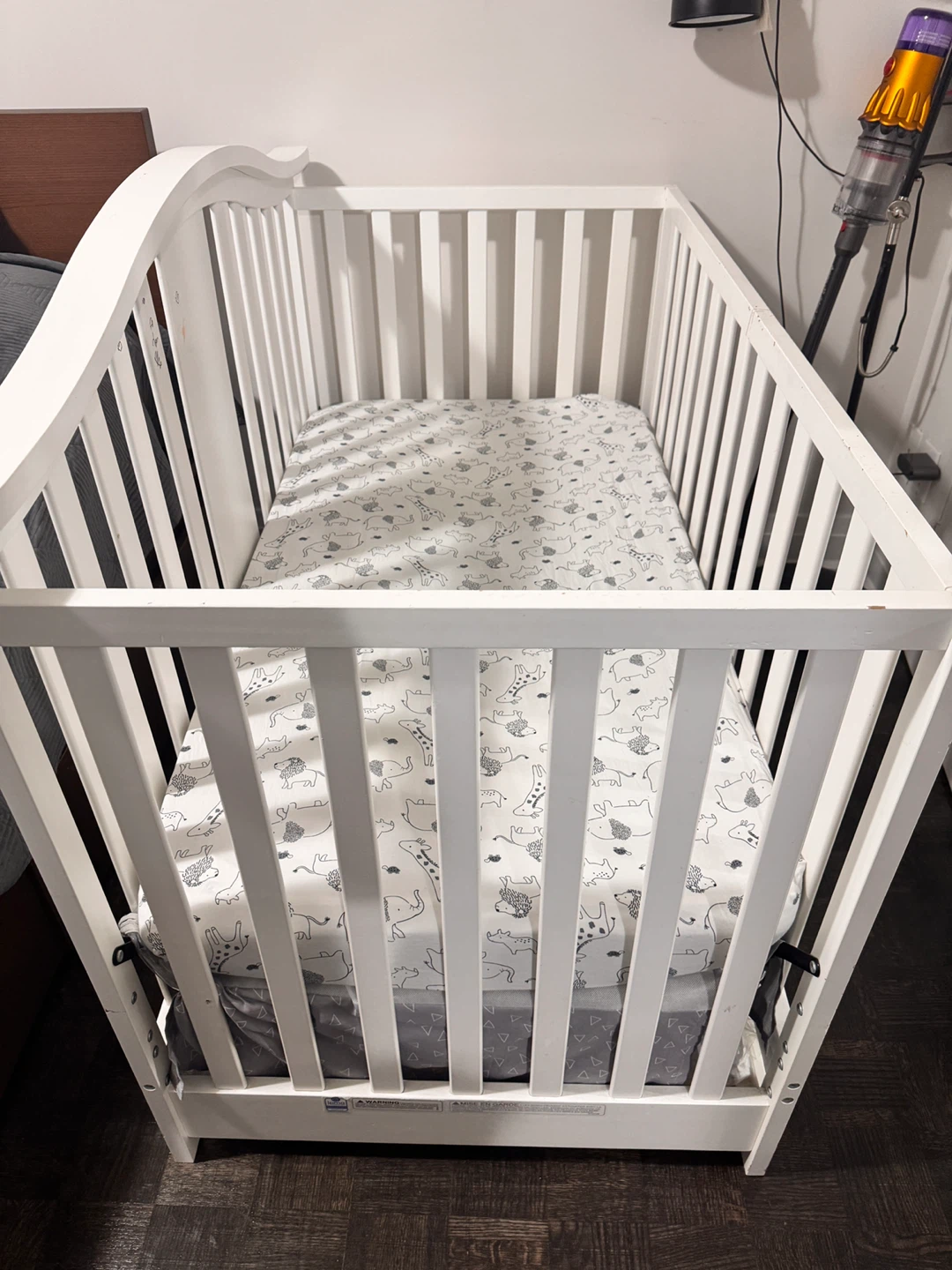 White Convertible Crib with Drawer