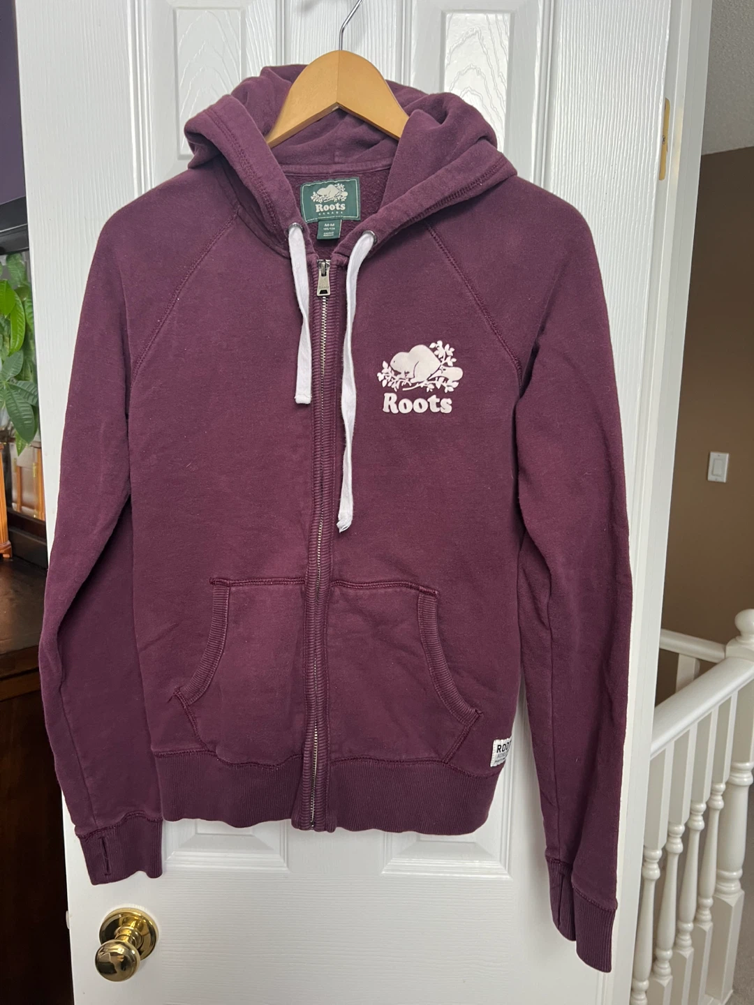 Woman’s Roots Canada Full Zip Hoodie size medium