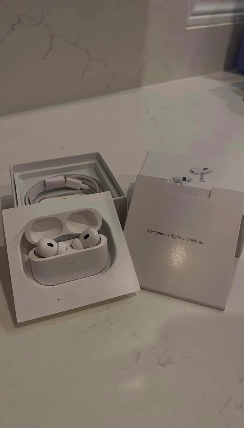 Apple AirPods Pro (2nd generation) with Charging Case - photo 2