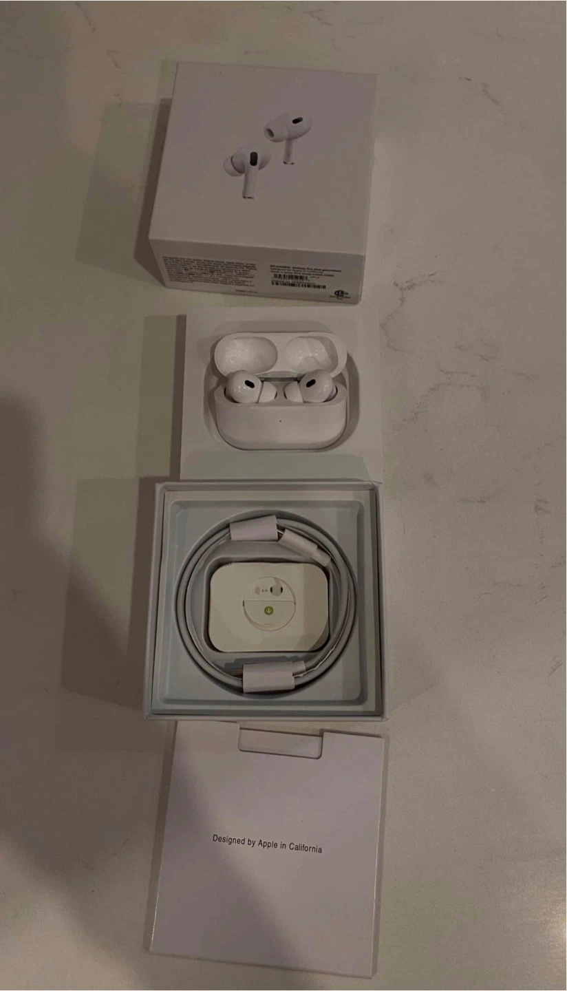 Apple AirPods Pro (2nd generation) with Charging Case - photo 3