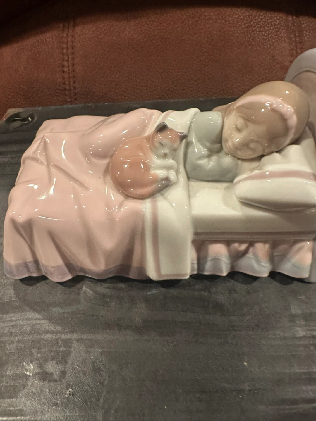 Lladro Cozy Companions Girl and Kitten Sleeping - photo 4