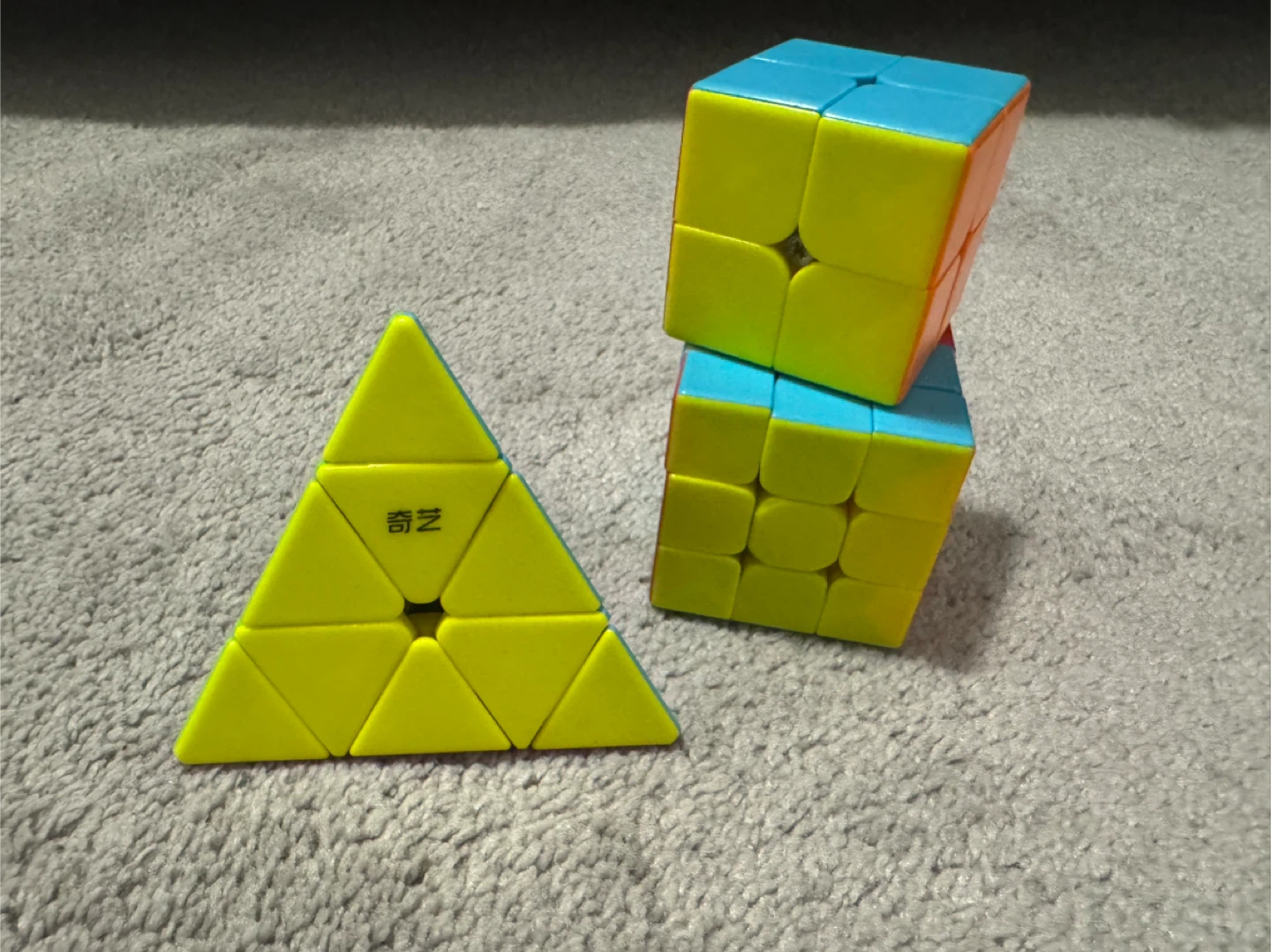 Qiyi Pyraminx and 3x3 Speed Cubes Set
